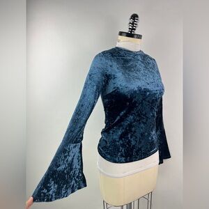 💚 3439. Crushed Velvet Flared Long Sleeve Top